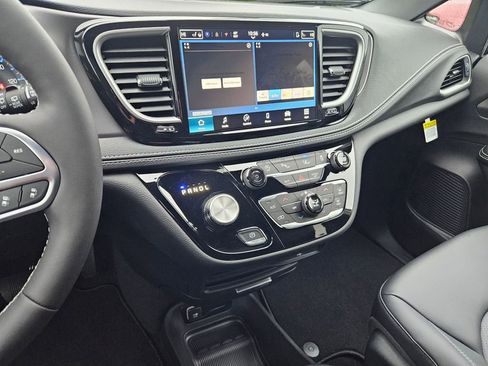 New 2026 Chrysler Pacifica Select image 19