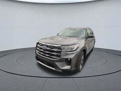 Used 2025 Ford Explorer Active w/ Active Comfort Package image 3
