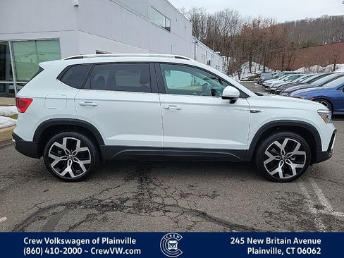 Certified 2022 Volkswagen Taos SEL image 33