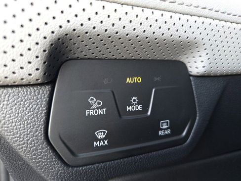 New 2025 Volkswagen Atlas Peak Edition SE image 16