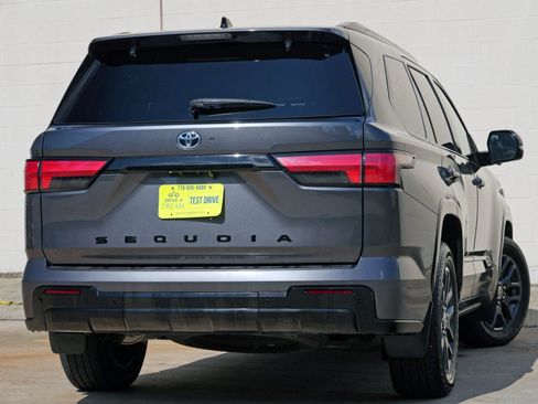 Used 2023 Toyota Sequoia Platinum AWD/4WD image 5