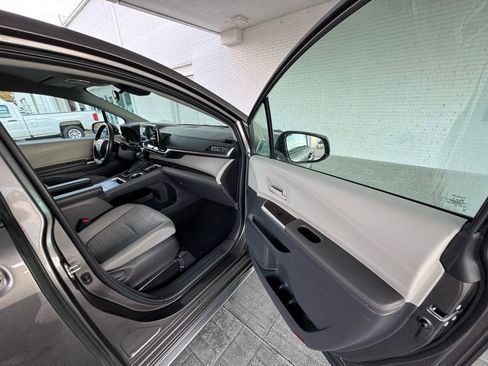 Used 2024 Toyota Sienna LE image 14