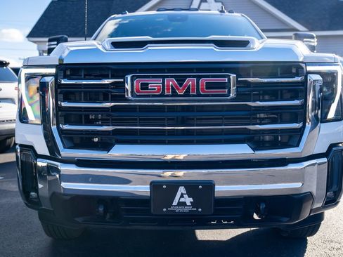 Used 2024 GMC Sierra 2500 SLE w/ SLE Convenience Package image 10