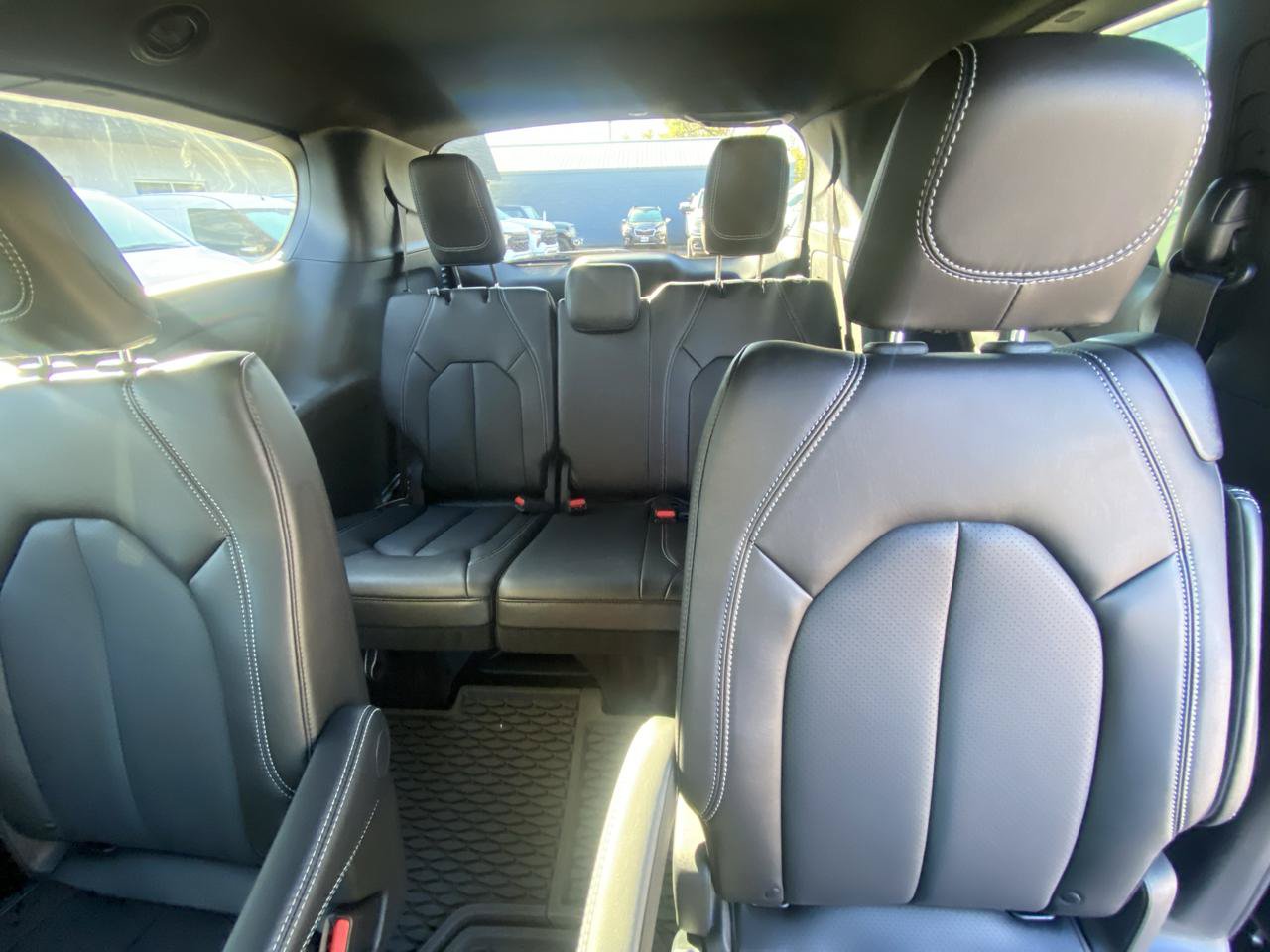 Used 2025 Chrysler Pacifica Select AWD/4WD image 35