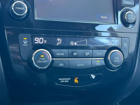 Used 2016 Nissan Rogue SV w/ SV Premium Package image 21