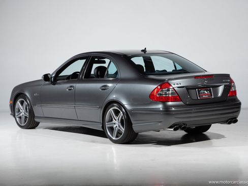Used 2009 Mercedes-Benz E 63 AMG Sedan image 5