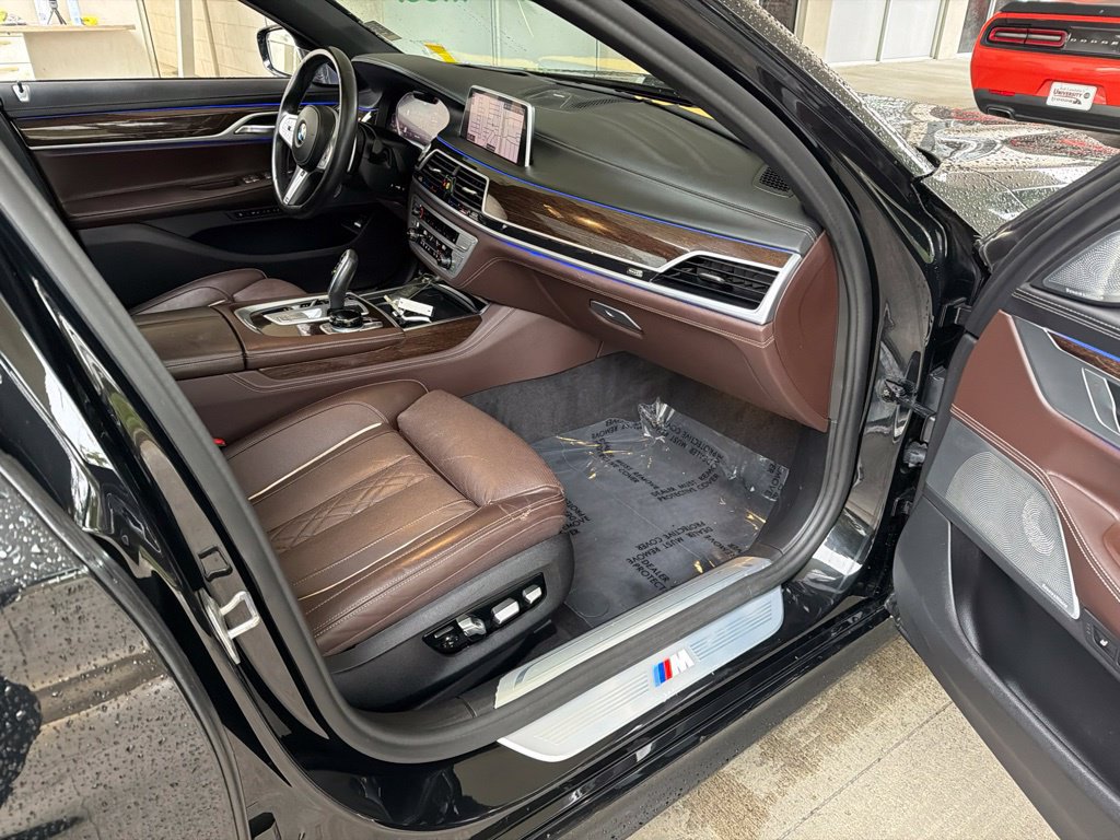 Used 2022 BMW 750i xDrive w/ Luxury Rear Seating Package AWD/4WD image 27