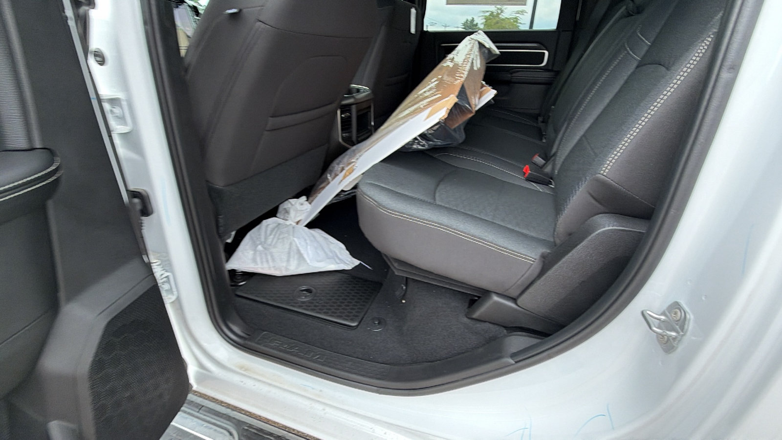 New 2026 RAM 3500 Big Horn AWD/4WD image 19