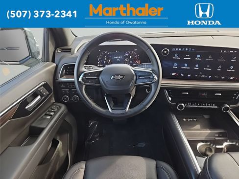 Used 2025 Chevrolet Suburban Z71 AWD/4WD image 24