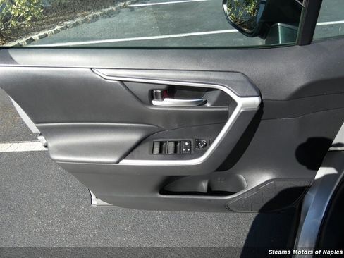 Used 2019 Toyota RAV4 XLE AWD/4WD image 39