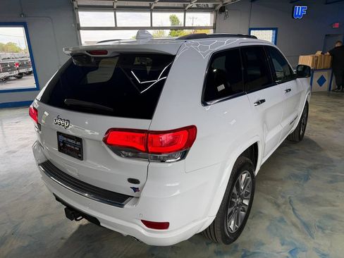 Used 2017 Jeep Grand Cherokee Overland AWD/4WD image 15
