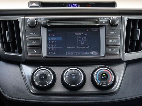 Used 2015 Toyota RAV4 LE FWD image 38