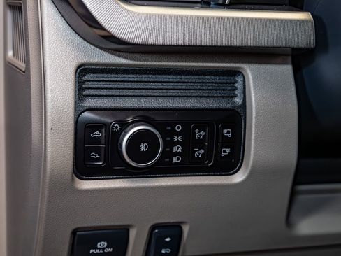 Used 2026 Ford F250 Platinum w/ Platinum Plus Package image 17