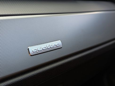 Used 2024 Audi Q3 2.0T Premium Plus image 25