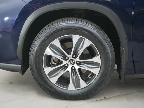 Used 2022 Toyota Highlander XLE image 26