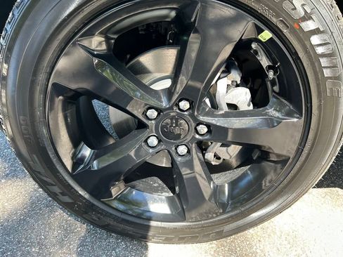 New 2025 Jeep Grand Cherokee Altitude image 11