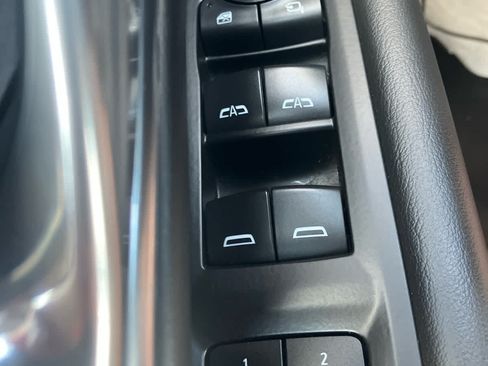 Used 2023 GMC Yukon SLT w/ SLT Premium Package AWD/4WD image 13