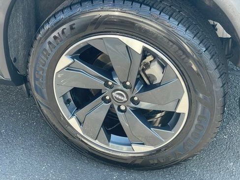 Certified 2025 Nissan Rogue SV AWD/4WD image 26