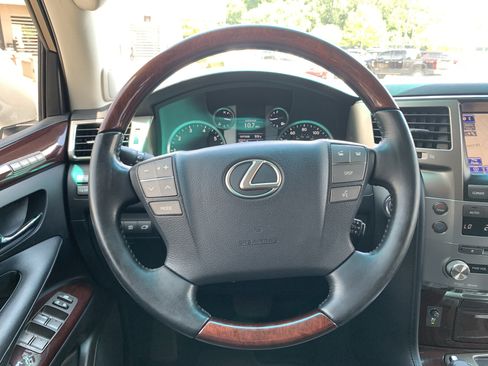 Used 2015 Lexus LX 570 4WD w/ Luxury Package image 18