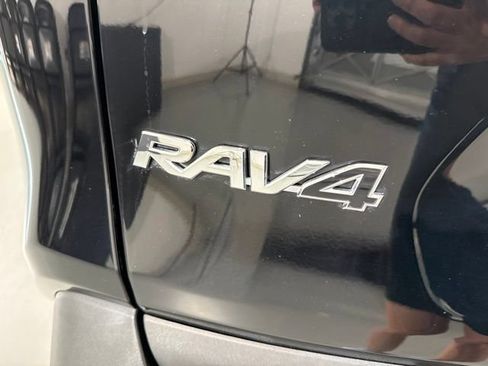 Used 2022 Toyota RAV4 LE AWD/4WD image 8