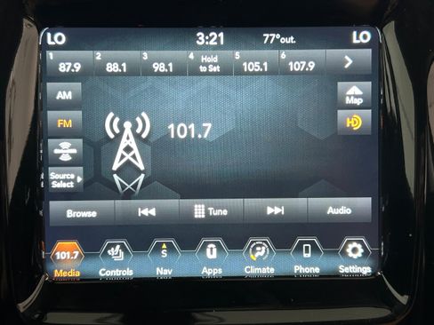 Used 2020 Jeep Compass Latitude AWD/4WD image 5