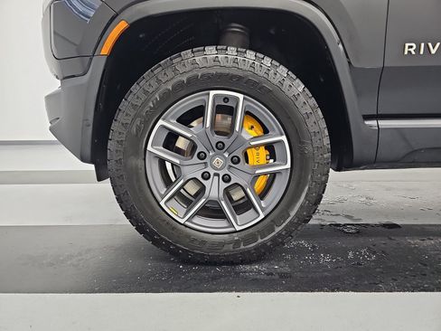 Used 2023 Rivian R1S Adventure AWD/4WD image 9