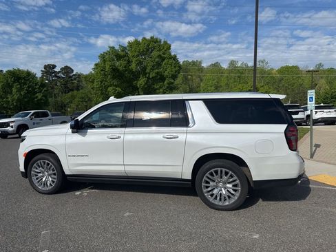 Used 2023 Chevrolet Suburban Premier w/ Premium Package 2 image 8