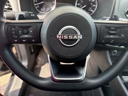 Used 2023 Nissan Rogue S image 9