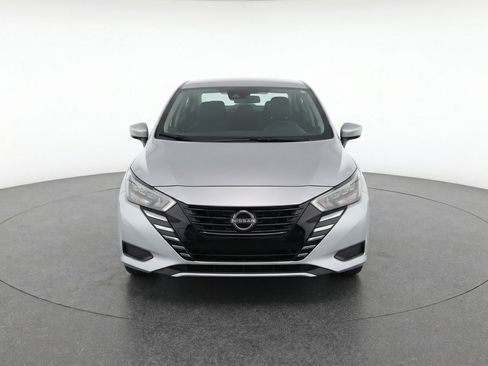 Used 2025 Nissan Versa SV image 2