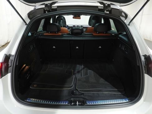 Used 2023 Mercedes-Benz GLC 300 4MATIC image 5