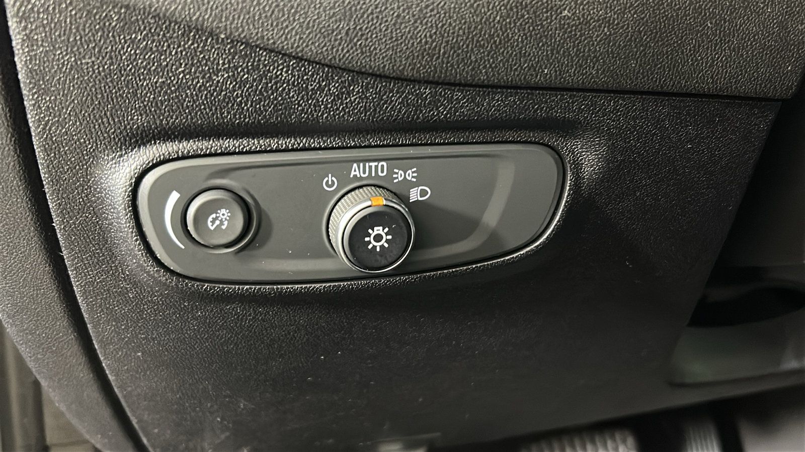 Used 2019 Chevrolet Equinox LT FWD image 24