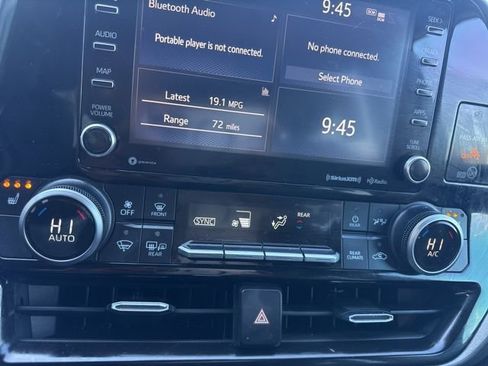 Used 2021 Toyota Highlander XLE image 16