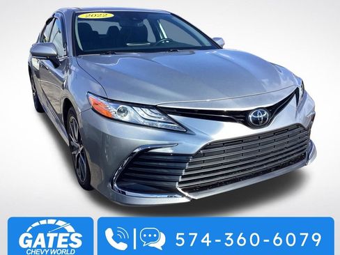 Used 2022 Toyota Camry XLE image 1