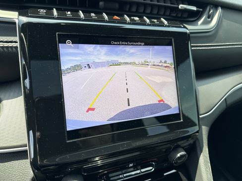 Used 2025 Jeep Grand Cherokee Laredo X image 23