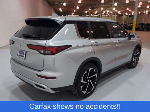 Used 2024 Mitsubishi Outlander SE AWD/4WD image 3