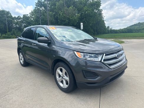 Used 2017 Ford Edge SE FWD image 3