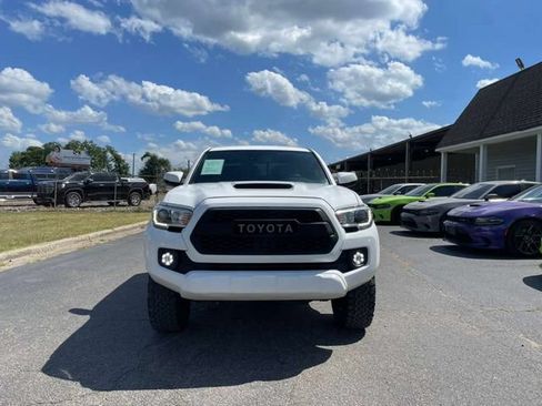 Used 2020 Toyota Tacoma TRD Sport AWD/4WD image 8