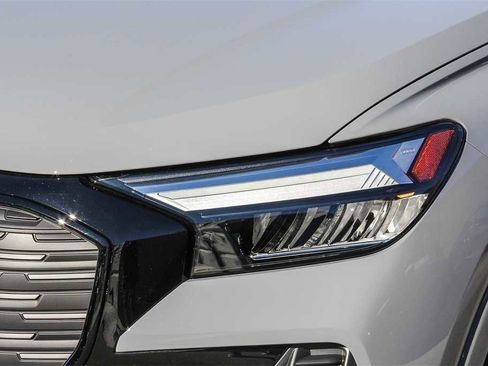 Used 2025 Audi Q4 e-tron Premium w/ Convenience Package image 7