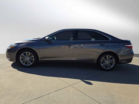 Used 2016 Toyota Camry SE image 6