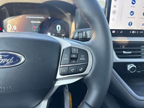 Used 2025 Ford Explorer Active w/ Active Comfort Package image 26