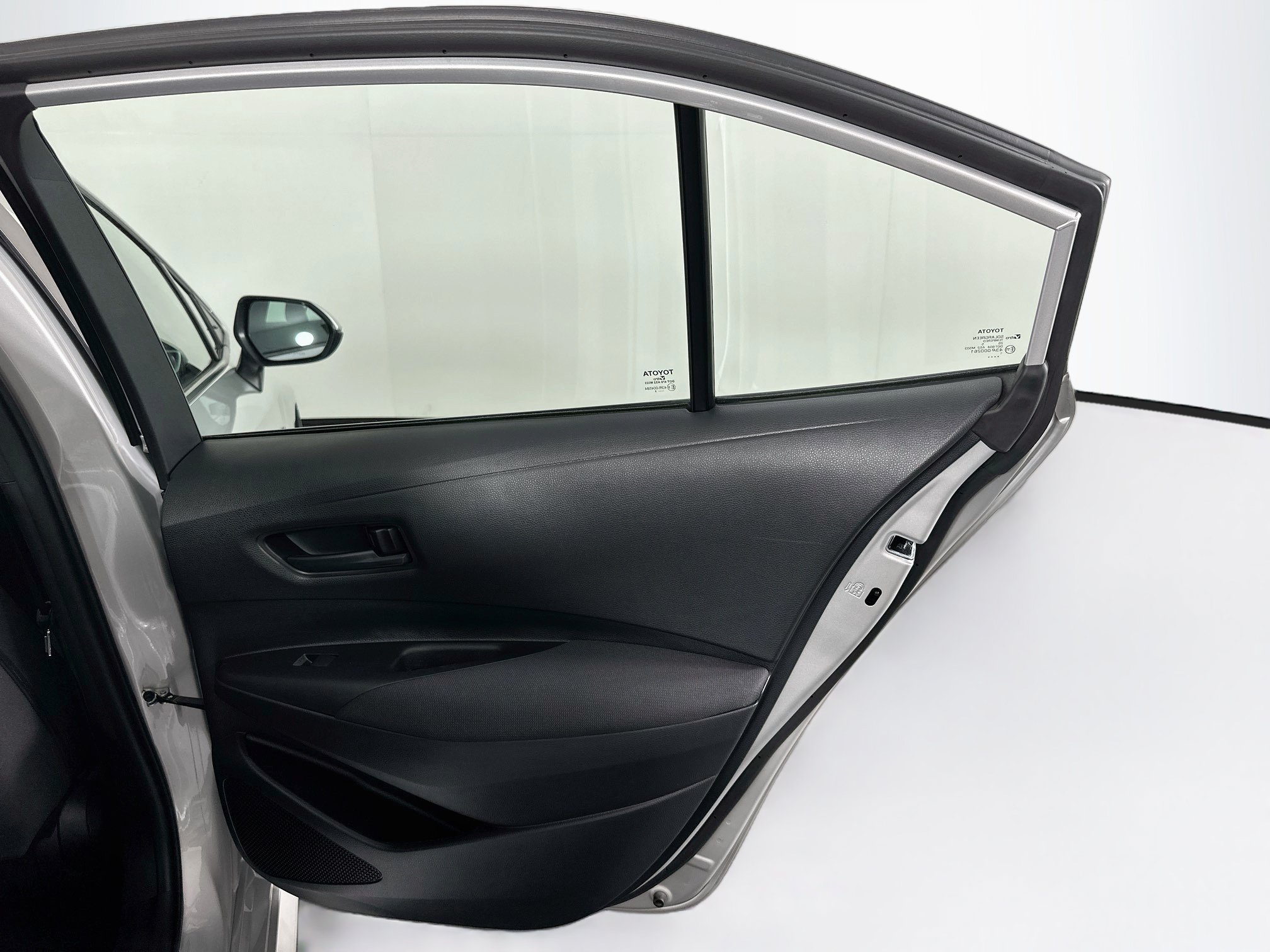 Used 2025 Toyota Corolla LE FWD image 28