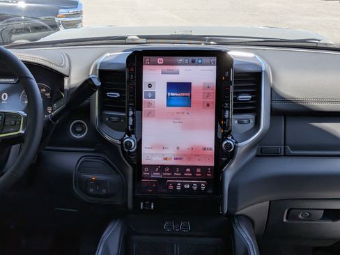 New 2026 RAM 2500 Laramie AWD/4WD image 17