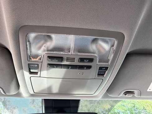 Used 2019 Toyota Highlander XLE AWD/4WD image 35