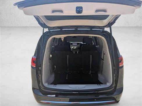 Certified 2024 Chrysler Pacifica Touring-L w/ Uconnect Theater Family Group FWD image 7