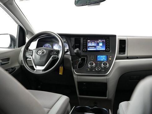 Used 2020 Toyota Sienna LE FWD image 10