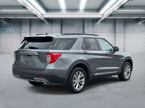 Used 2023 Ford Explorer XLT w/ Equipment Group 202A AWD/4WD image 5