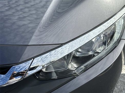 Used 2018 Honda Civic EX-L image 9