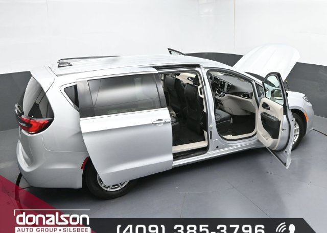 Used 2024 Chrysler Pacifica Touring-L FWD image 25
