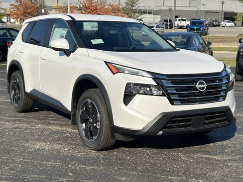 Certified 2026 Nissan Rogue SV image 37