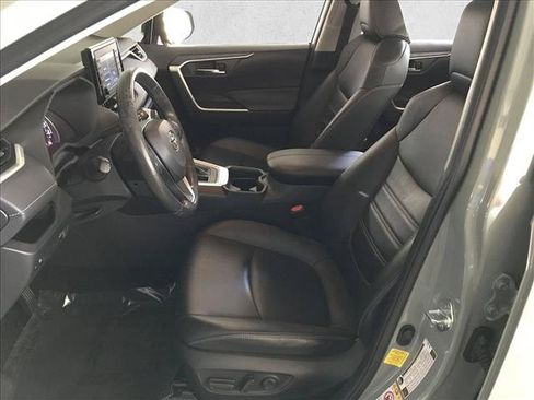 Used 2019 Toyota RAV4 XLE Premium FWD image 14